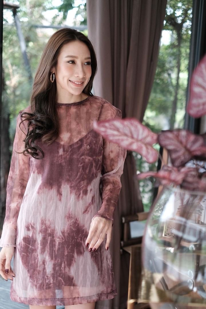 DRESSES REVIEW