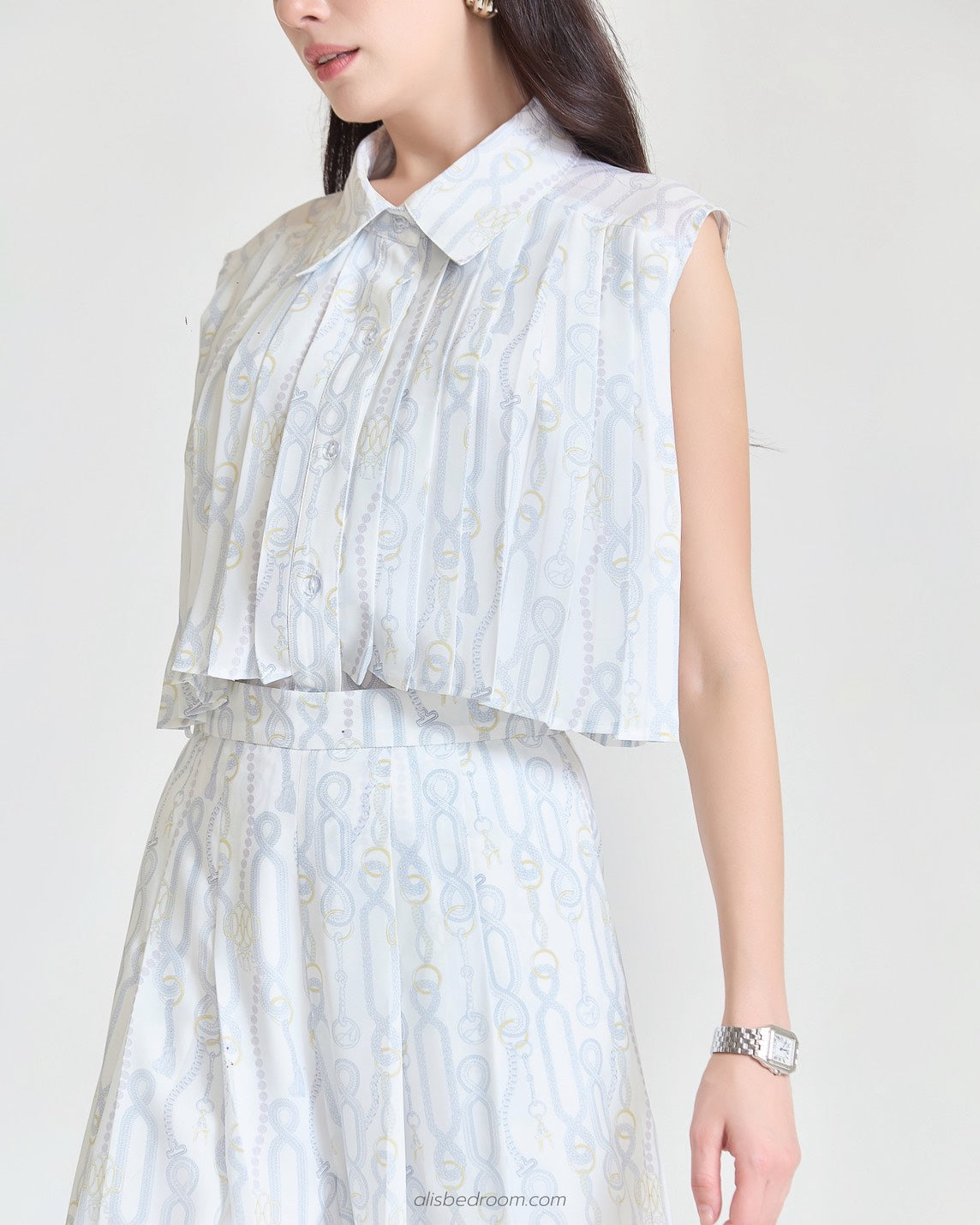 Sleeveless sweet chain shirt Drapping sweet chain trousers. (shipped on 27/07/2026 )