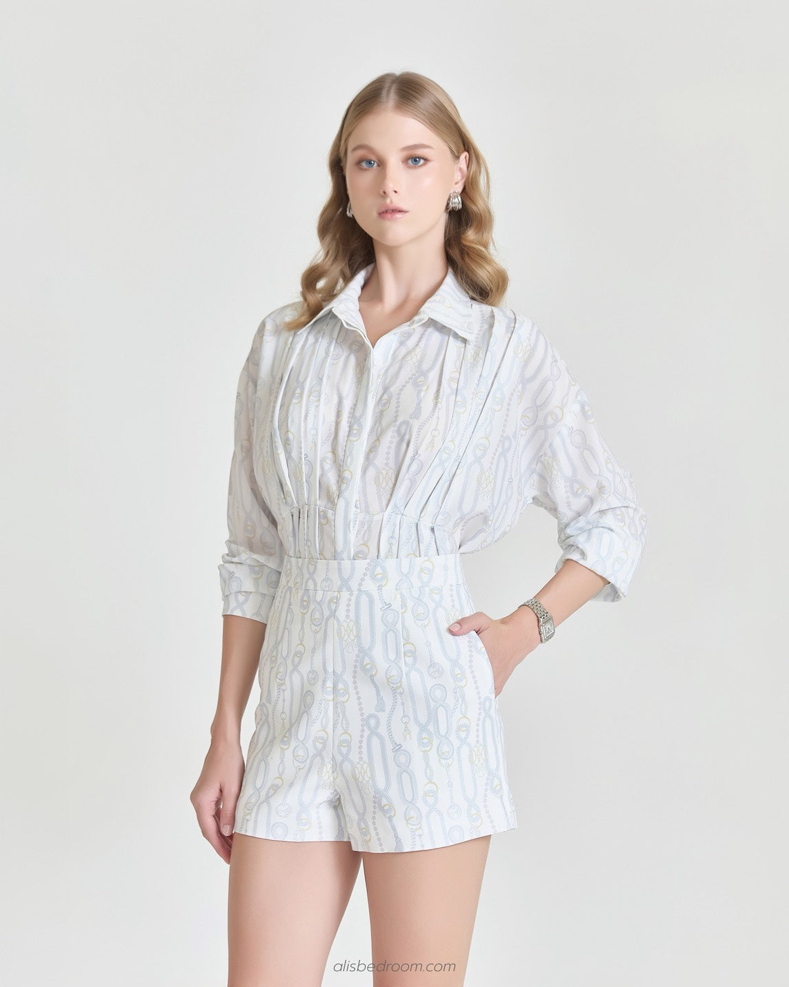 Long sleeve sweet chain shirt Layer sweet chain skirt, shorts