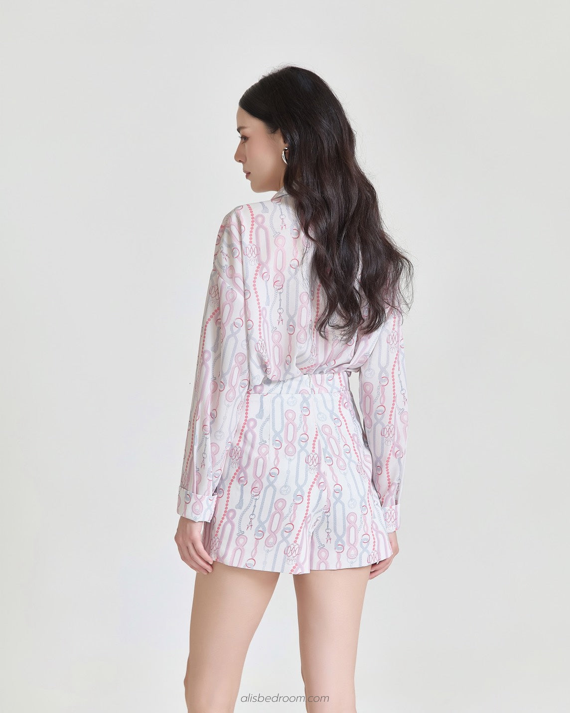 Long sleeve sweet chain shirt Layer sweet chain skirt, shorts