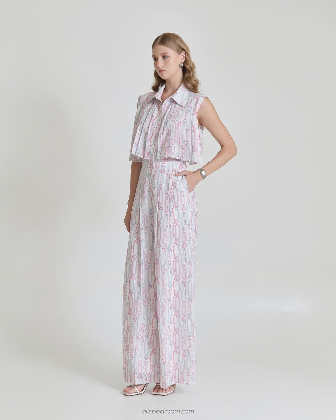 Sleeveless  sweet chain shirt Drapping sweet chain trousers. (shipped on 27/07/2026 )