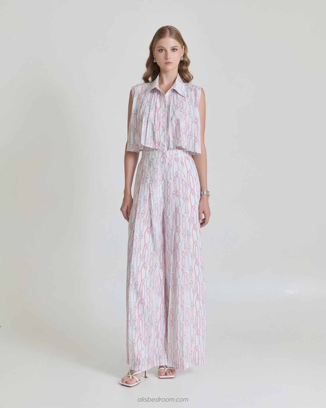 Sleeveless  sweet chain shirt Drapping sweet chain trousers. (shipped on 27/07/2026 )