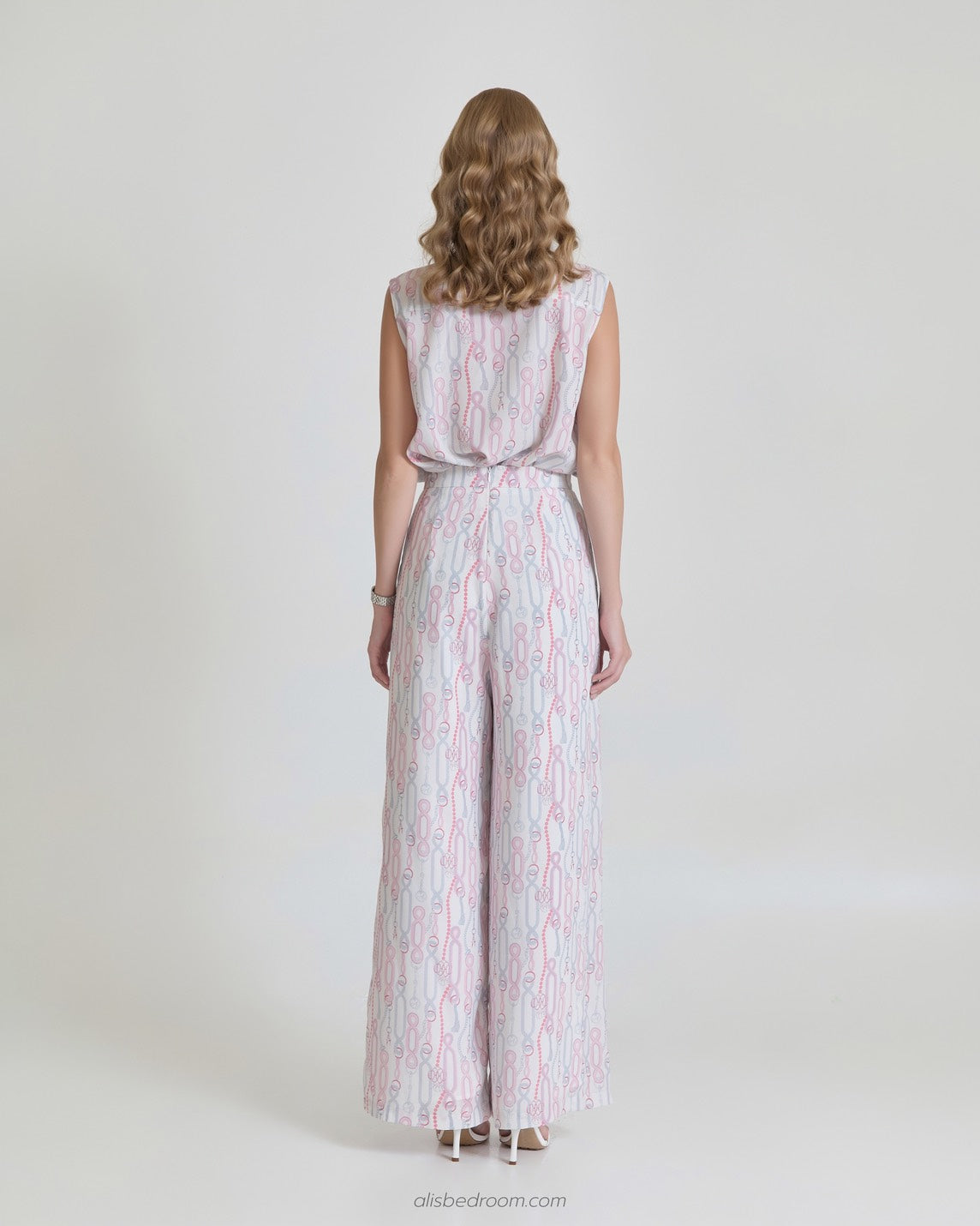 Sleeveless  sweet chain shirt Drapping sweet chain trousers. (shipped on 27/07/2026 )