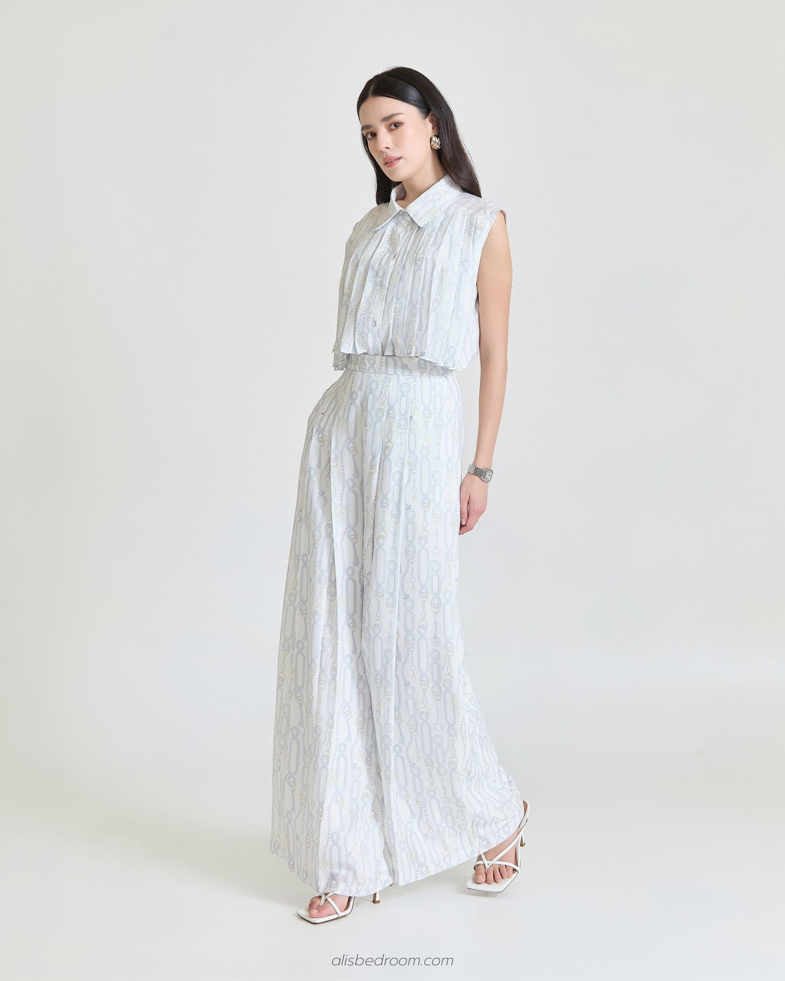 Sleeveless  sweet chain shirt Drapping sweet chain trousers. (shipped on 27/07/2026 )