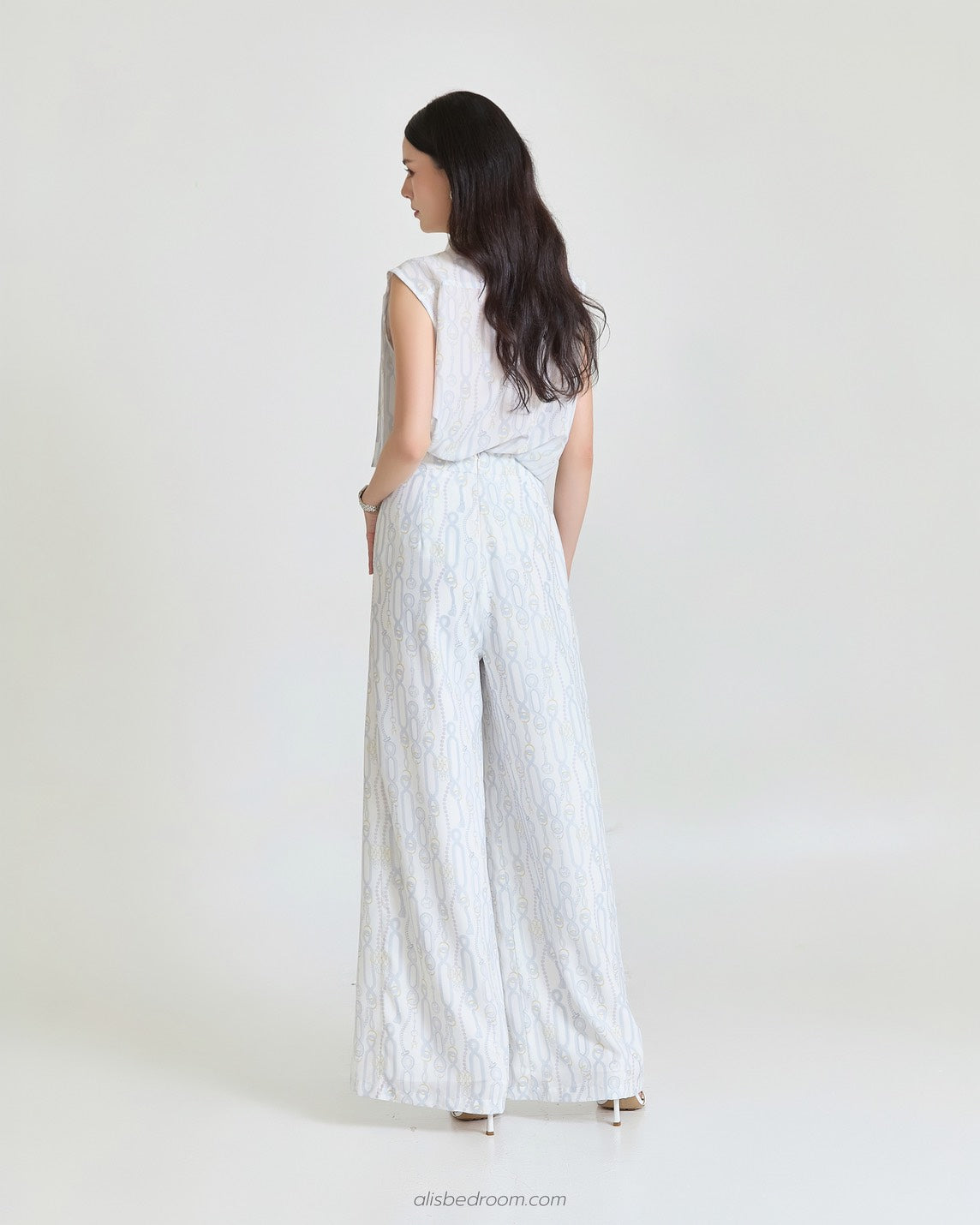 Sleeveless  sweet chain shirt Drapping sweet chain trousers. (shipped on 27/07/2026 )