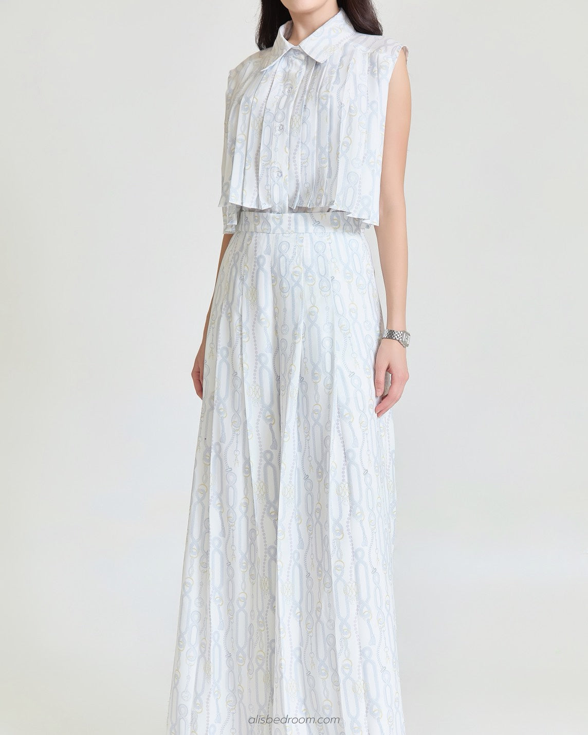 Sleeveless  sweet chain shirt Drapping sweet chain trousers. (shipped on 27/07/2026 )